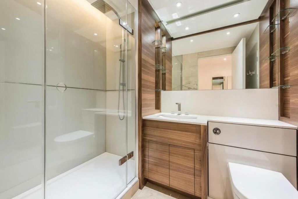 Stylish 3 Bed Gem In Apartment