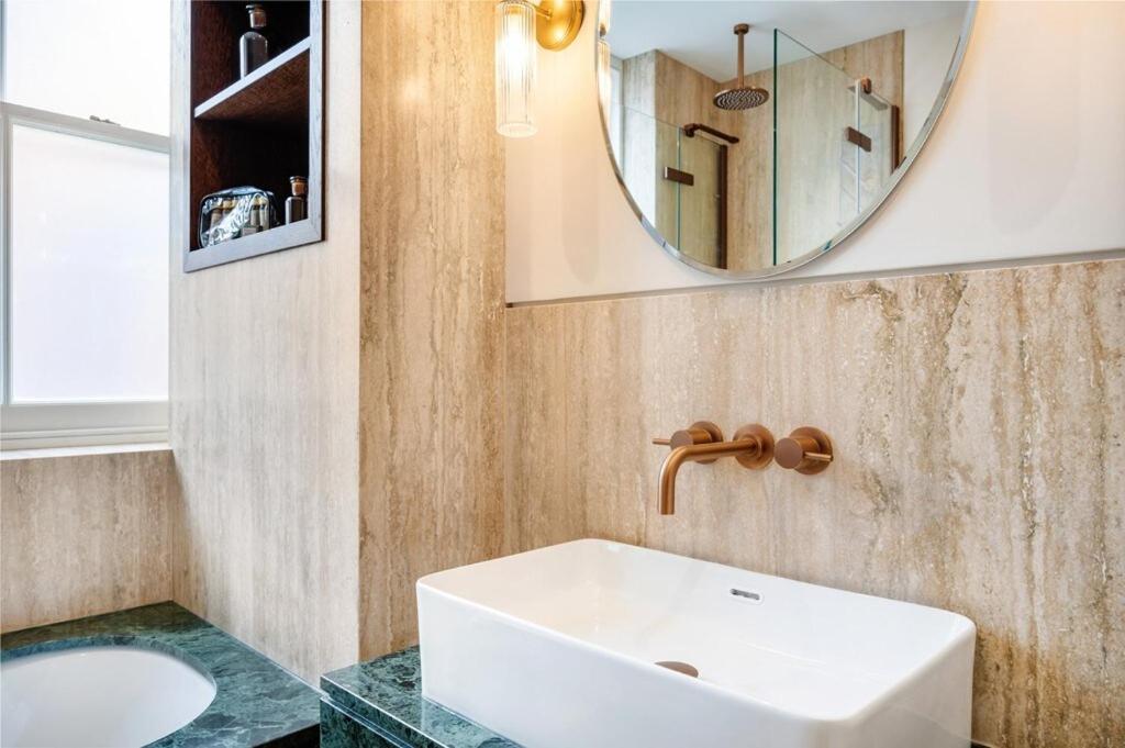 Two Bed Duplex In Covent Garden * London