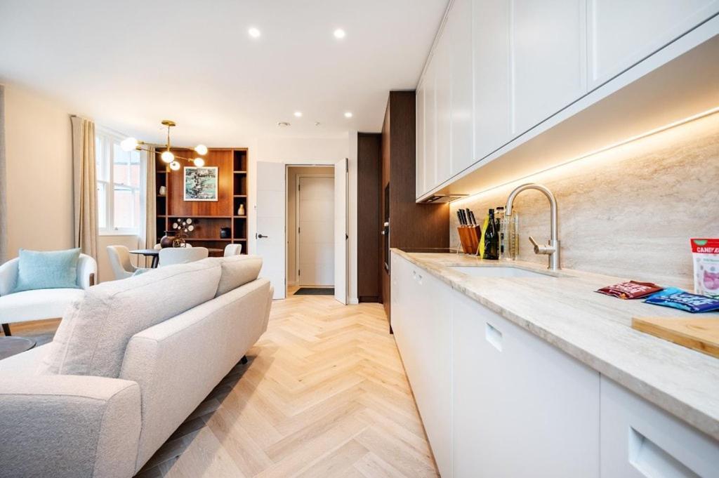 Two Bed Duplex In Covent Garden *