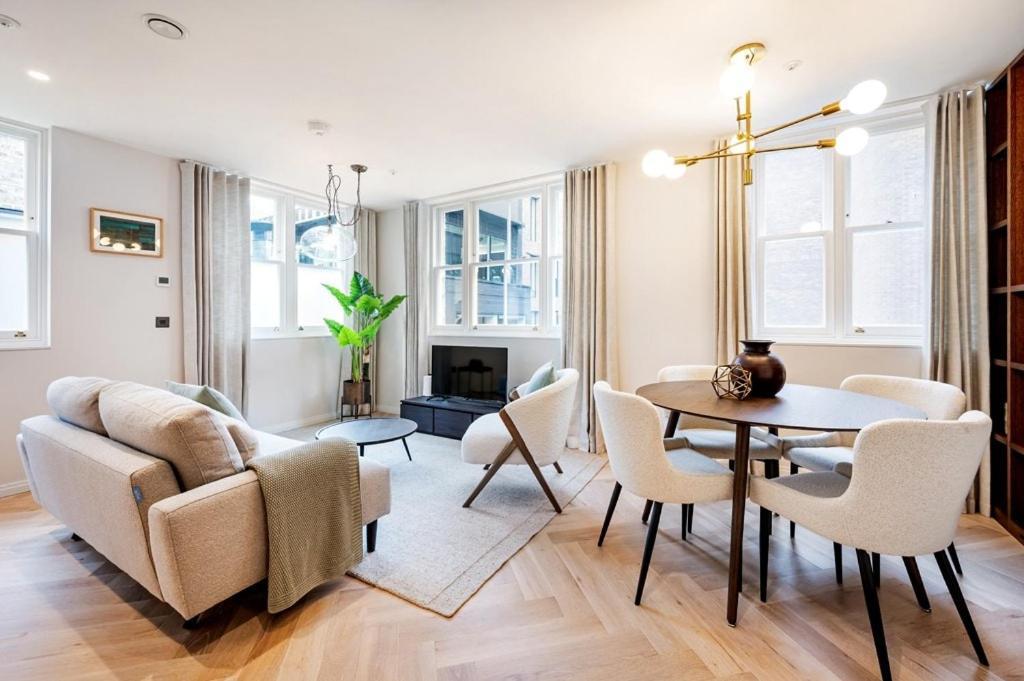 Two Bed Duplex In Covent Garden *