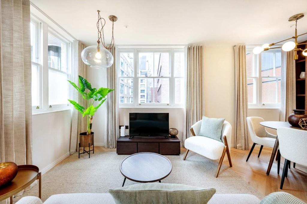 Two Bed Duplex In Covent Garden