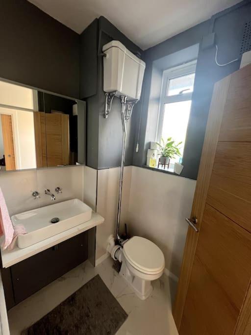 Lovely One Bedroom Flat In The Heart Of