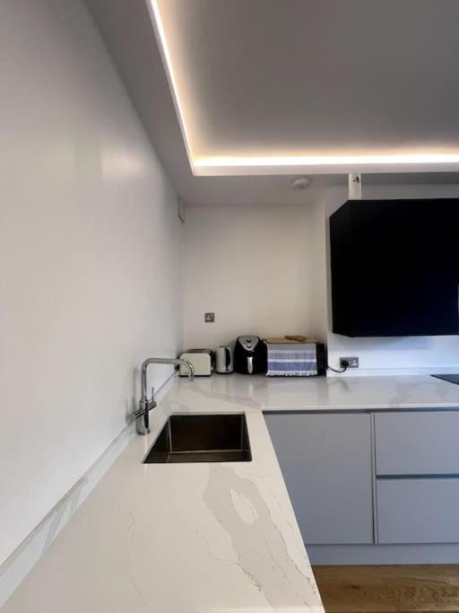 Lovely One Bedroom Flat In The Heart Of Apartment London