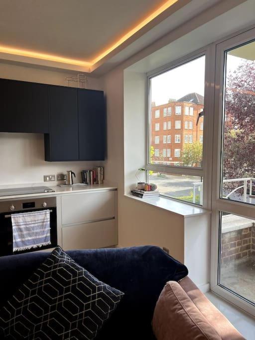 Lovely One Bedroom Flat In The Heart Of *