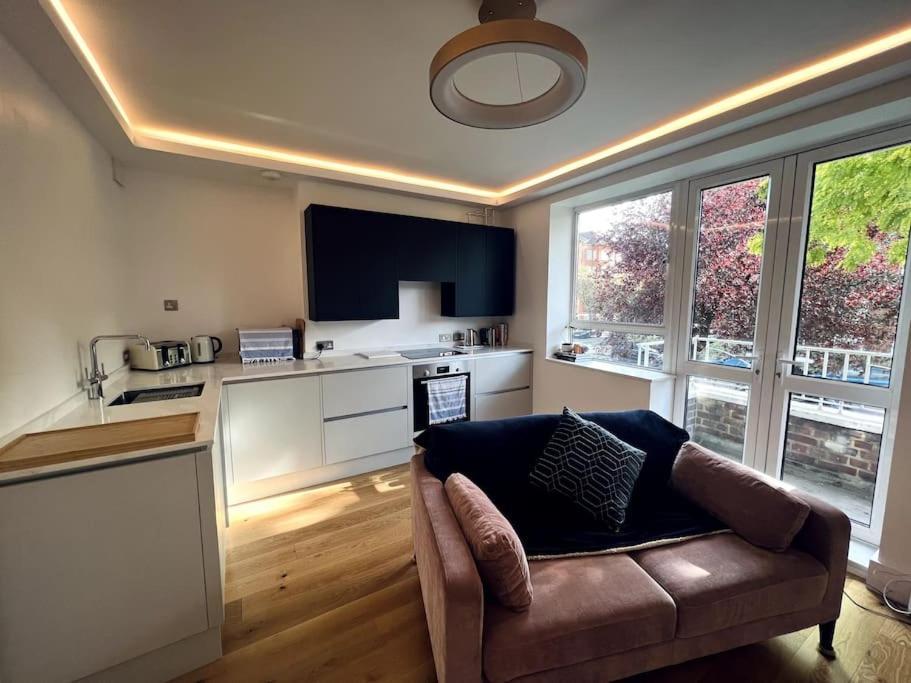 Lovely One Bedroom Flat In The Heart Of