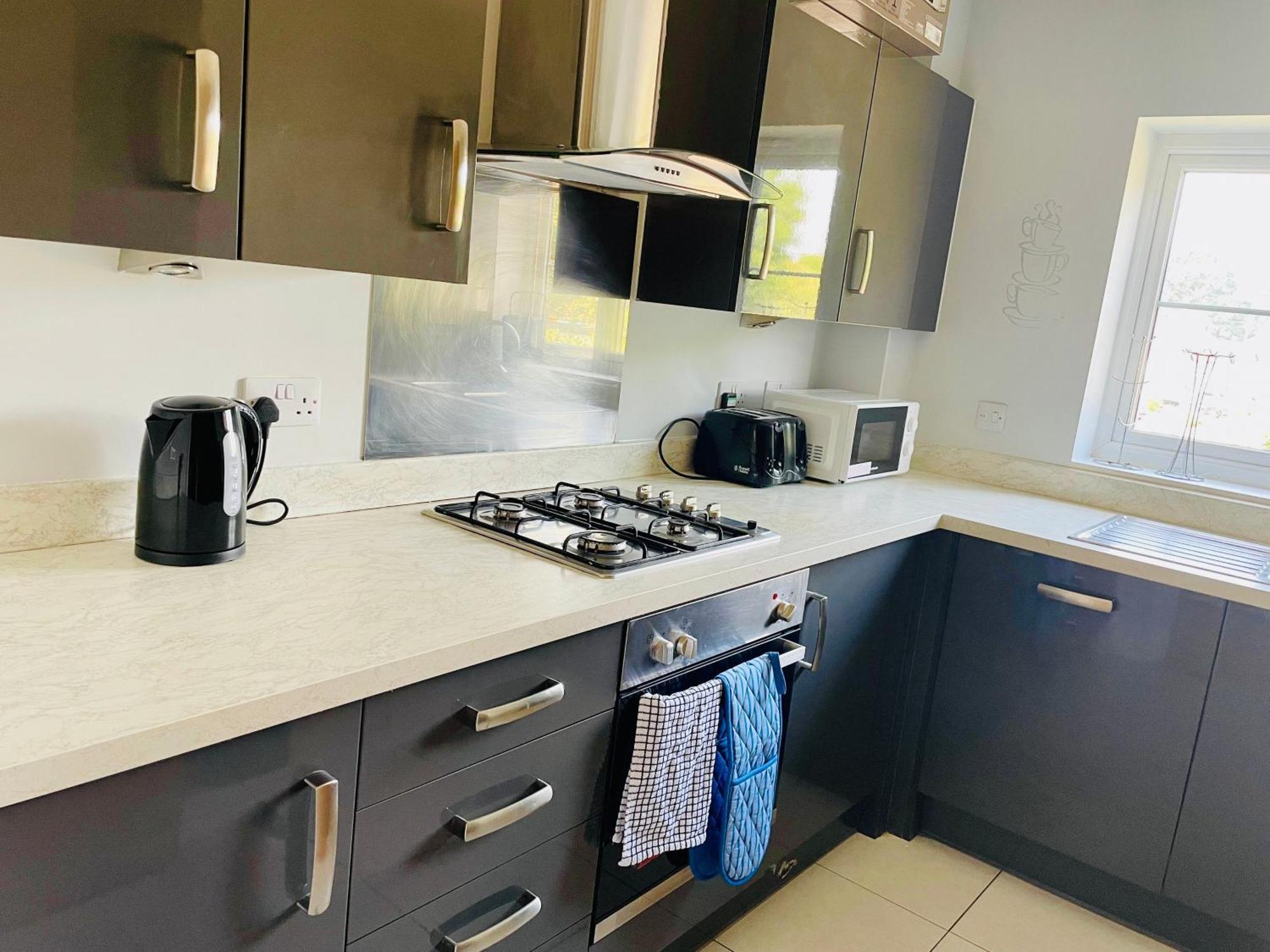 2 Bed Luxury Flat Nxt To Station Leilighet *