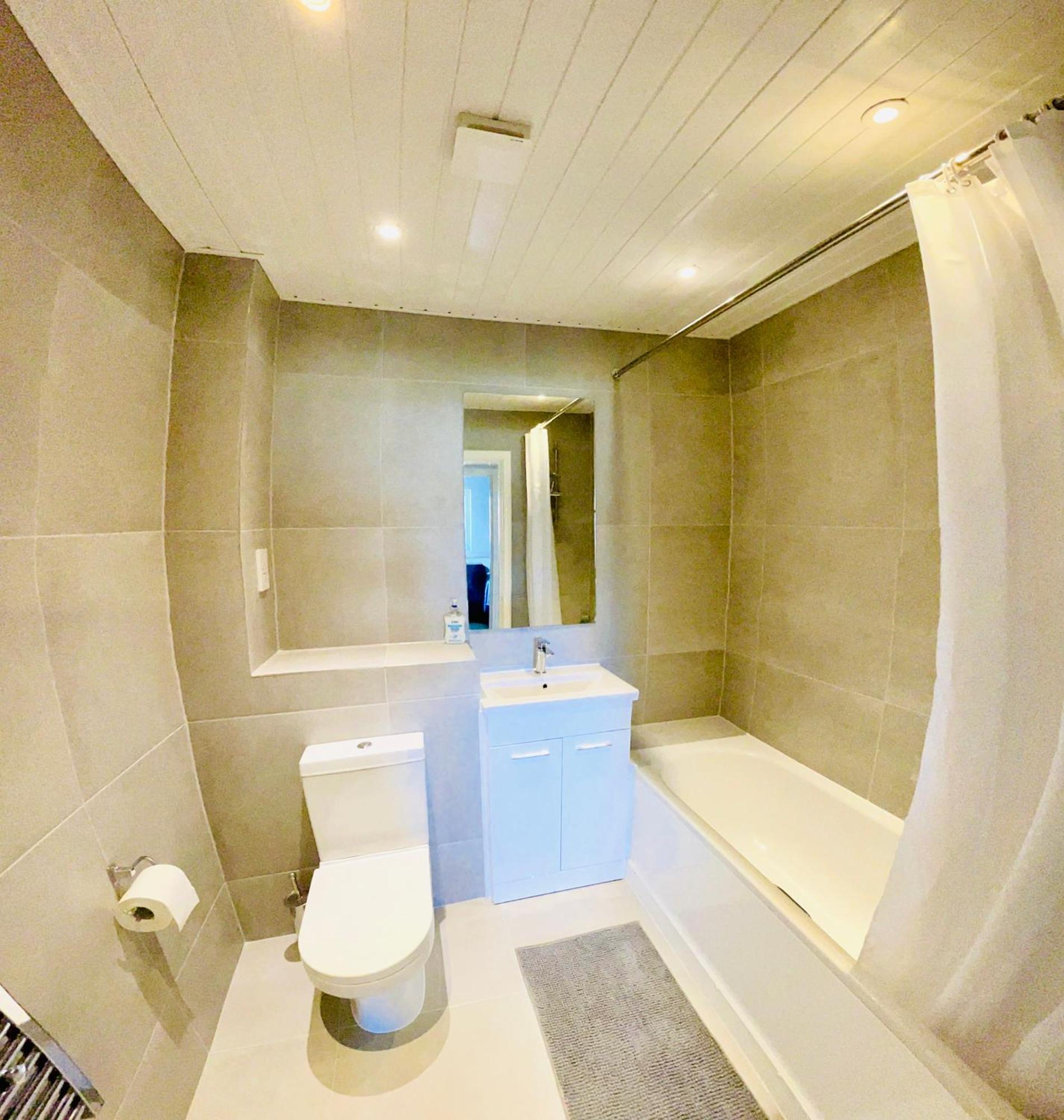Leilighet 2 Bed Luxury Flat Nxt To Station London