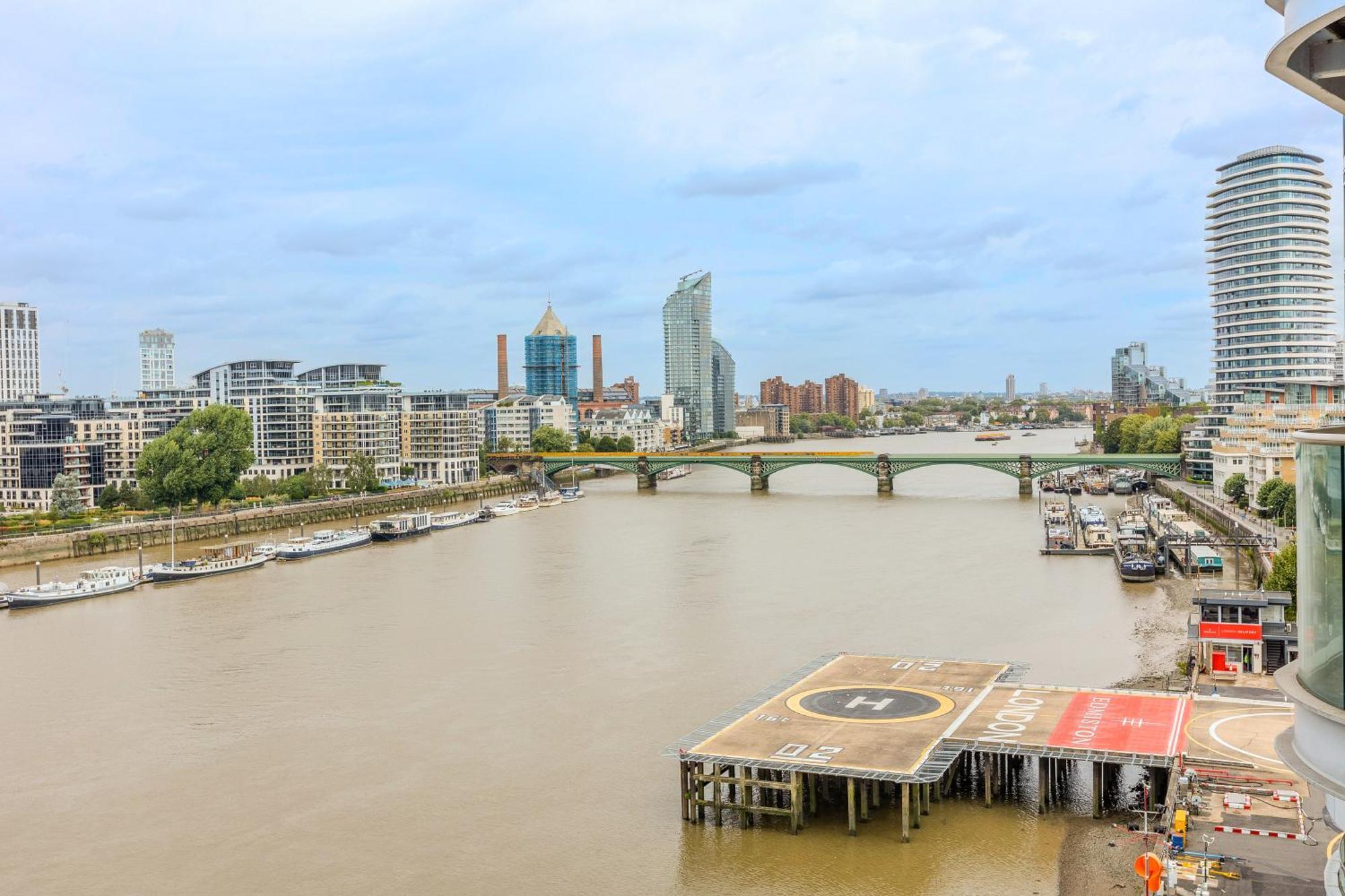 Upscale Riverfront 1br Flat, Prestigious Battersea Leilighet *