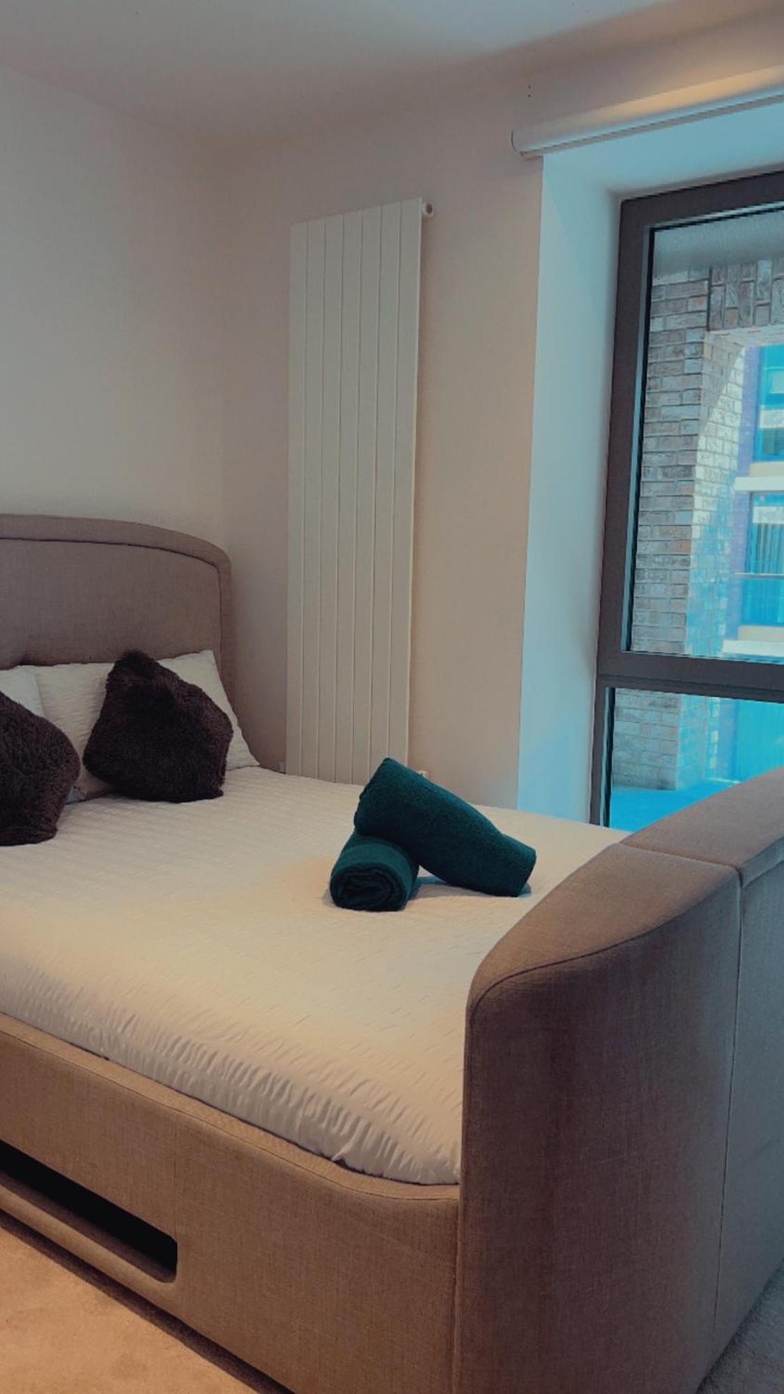 Luxe 2 Bedroom And Sofa Bed - Up To 6 Guests Apartment