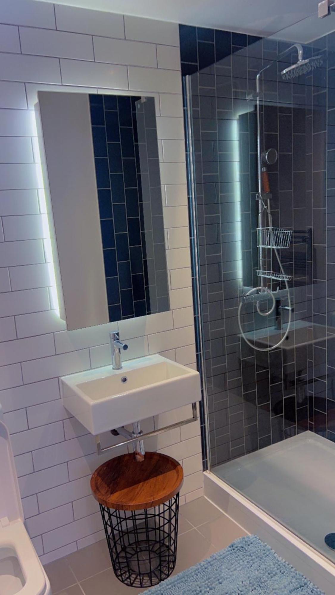 Apartment Luxe 2 Bedroom And Sofa Bed - Up To 6 Guests London