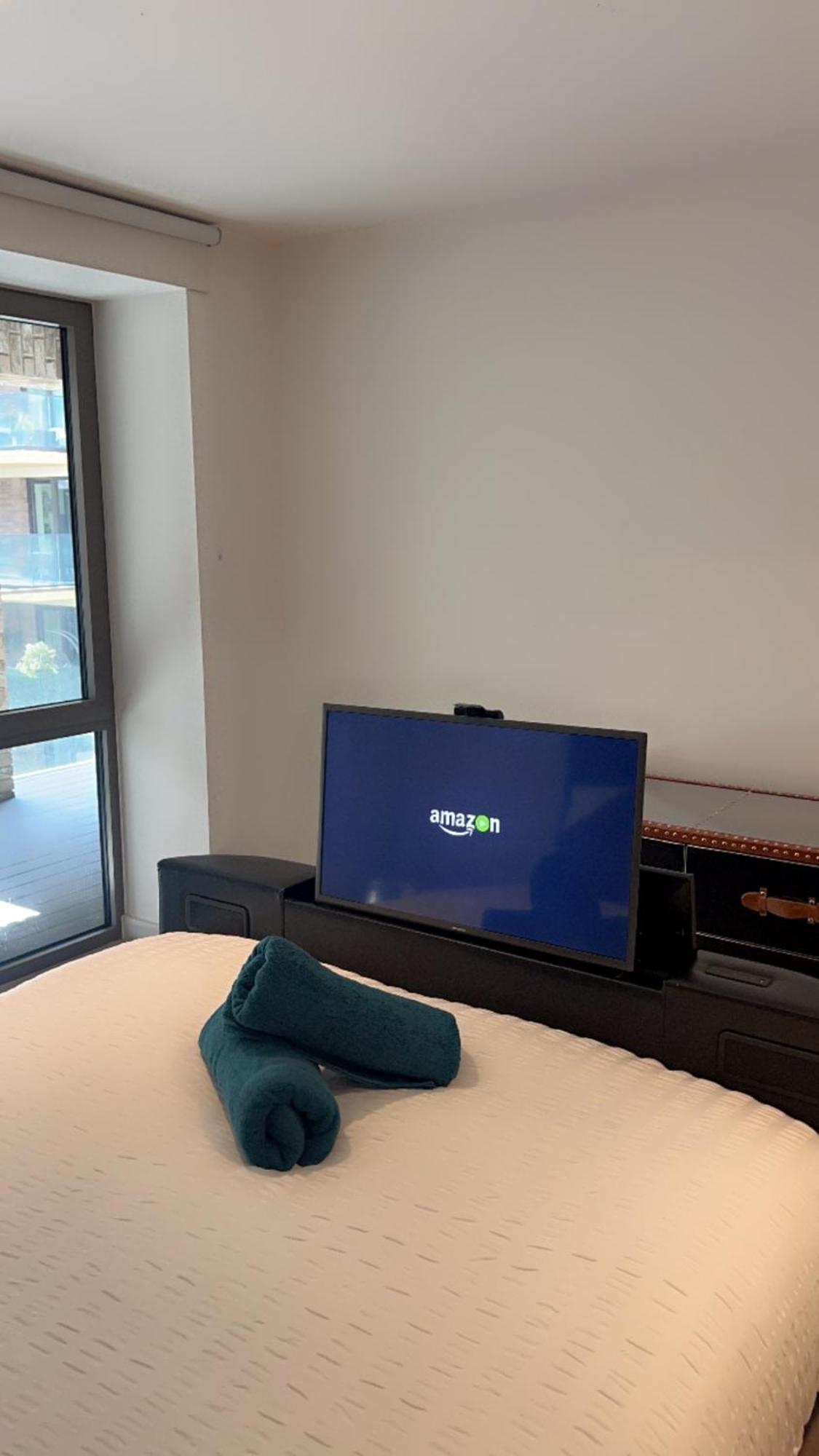 Apartment Luxe 2 Bedroom And Sofa Bed - Up To 6 Guests *