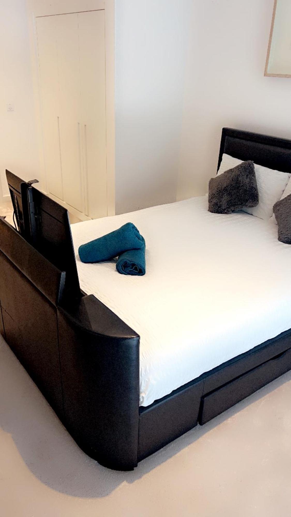 Apartment Luxe 2 Bedroom And Sofa Bed - Up To 6 Guests
