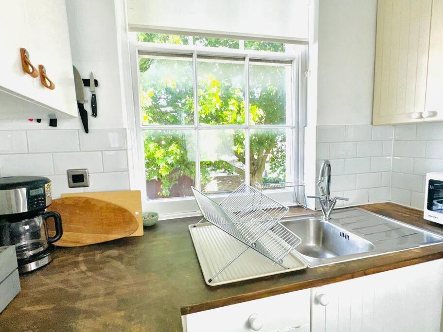 Apartment Quiet Beautiful 4 Person Camden Flat W Kitchen