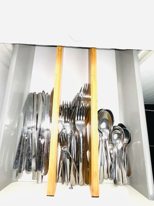 Quiet Beautiful 4 Person Camden Flat W Kitchen Apartment *