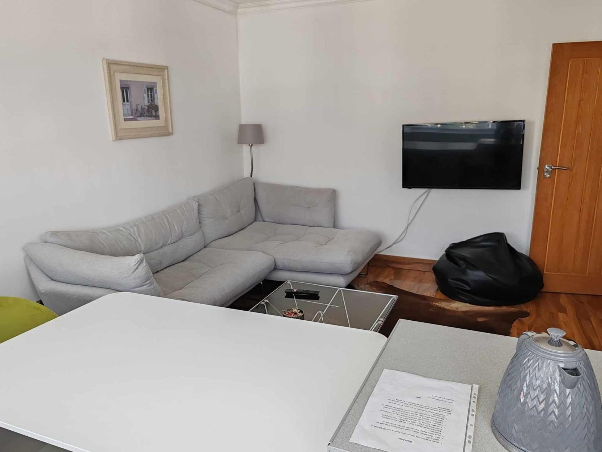 Two Bedroom In Dollis Hill * Londen