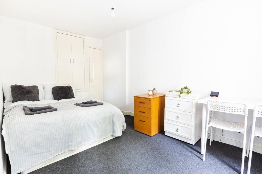 Apartment Lovely Garden 2bd Flat In London