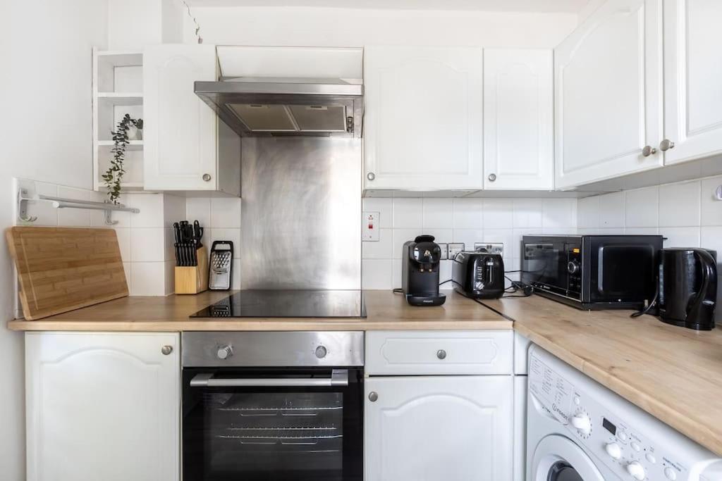 Lovely Garden 2bd Flat In London
