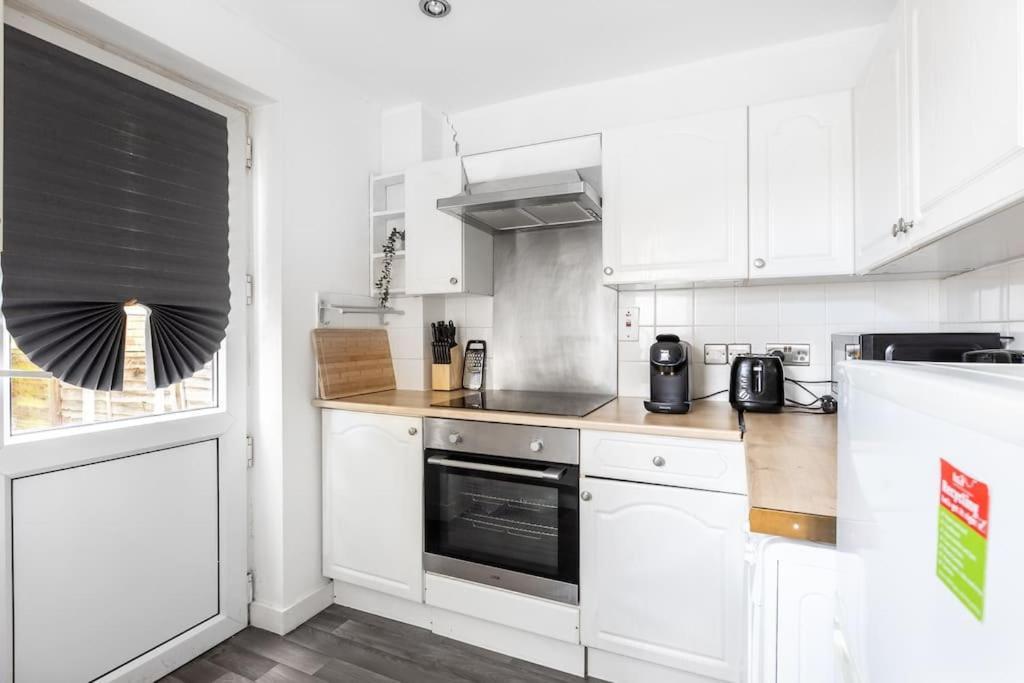 Apartment Lovely Garden 2bd Flat In *
