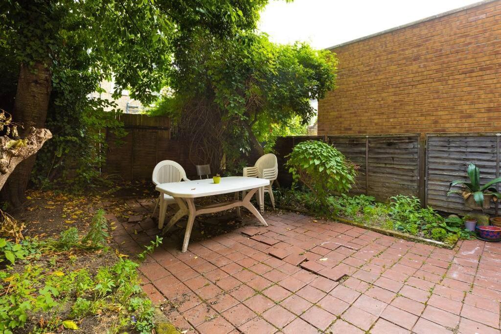 Apartment Lovely Garden 2bd Flat In *