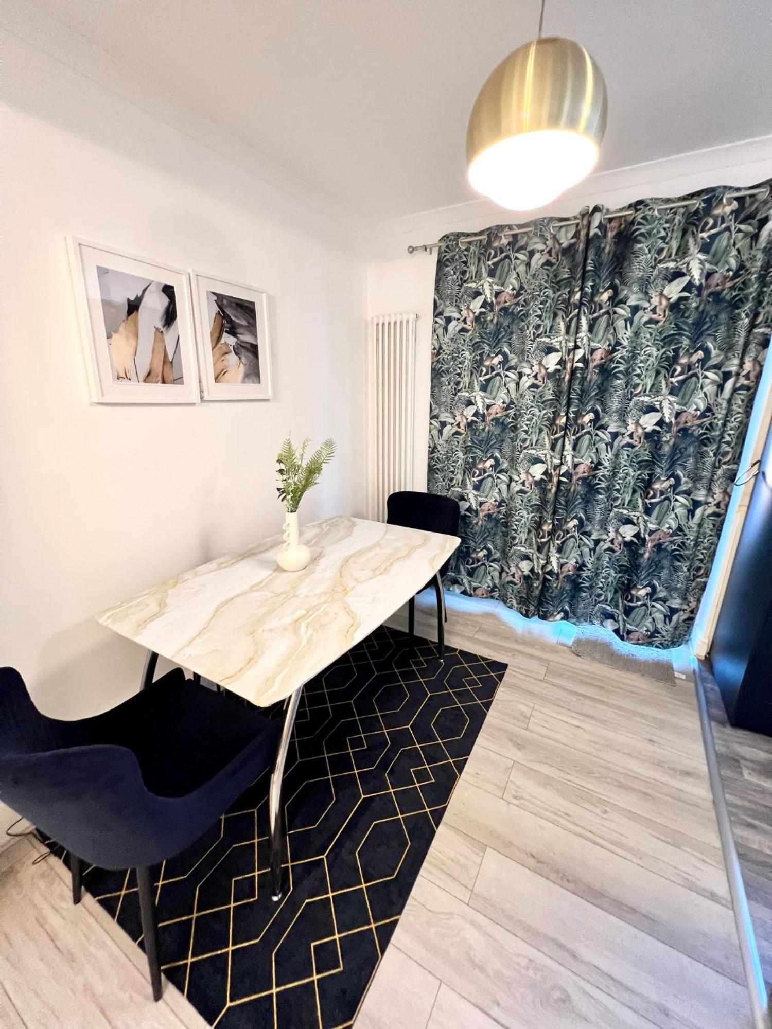 Modern 2 Bed Near Mall And Parking Londres