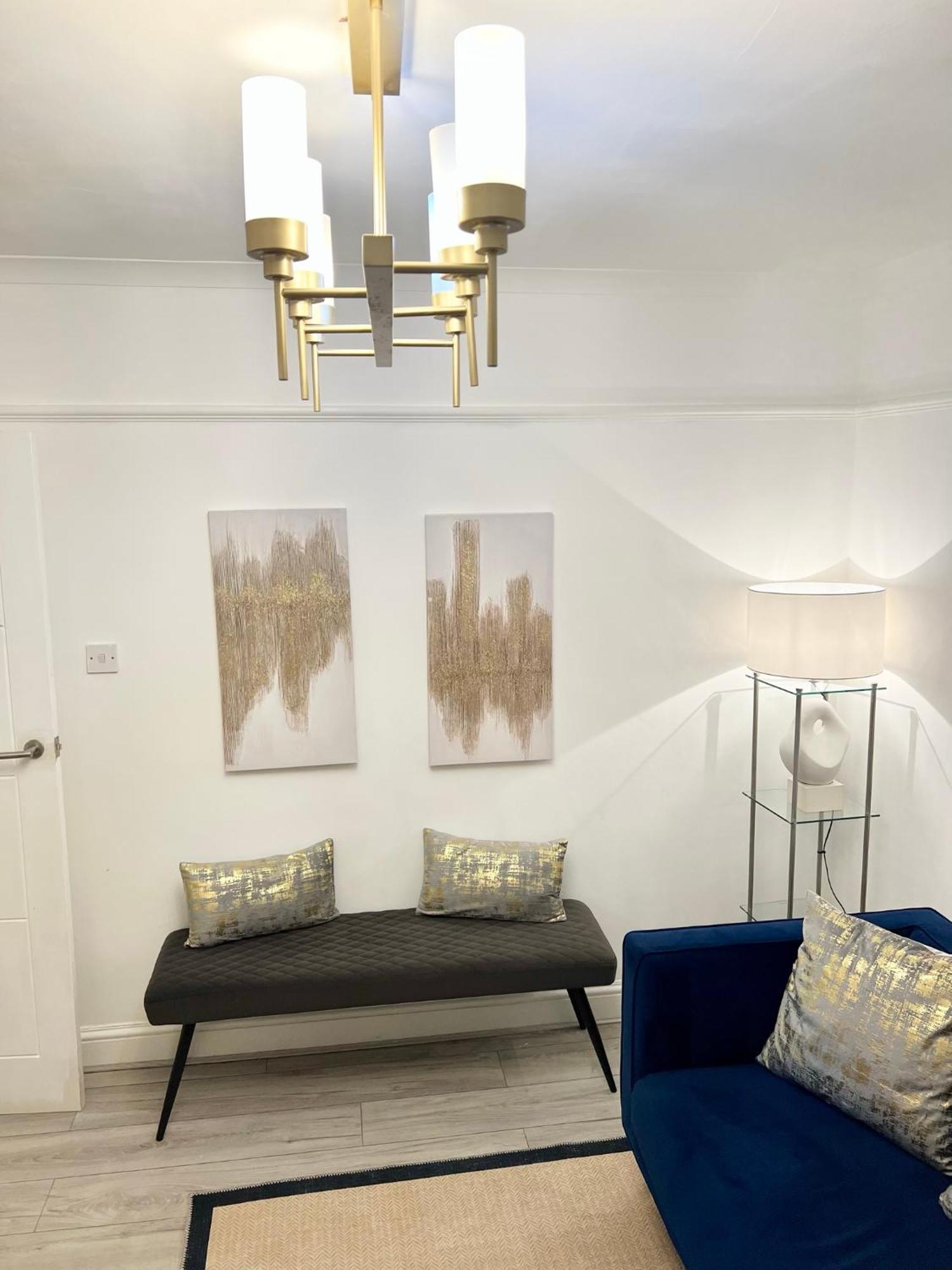 Modern 2 Bed Near Mall And Parking Londres