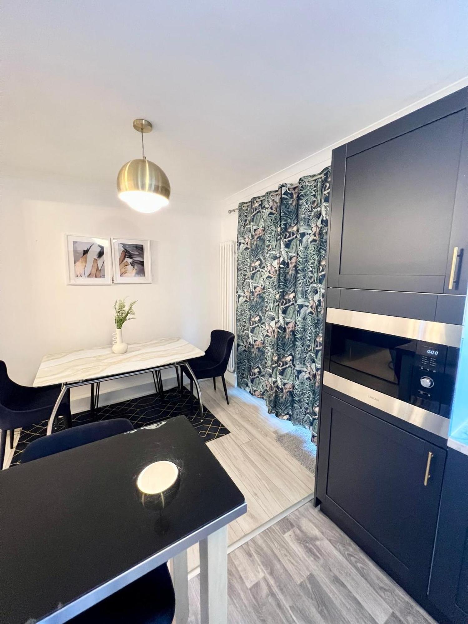 Modern 2 Bed Near Mall And Parking Londres