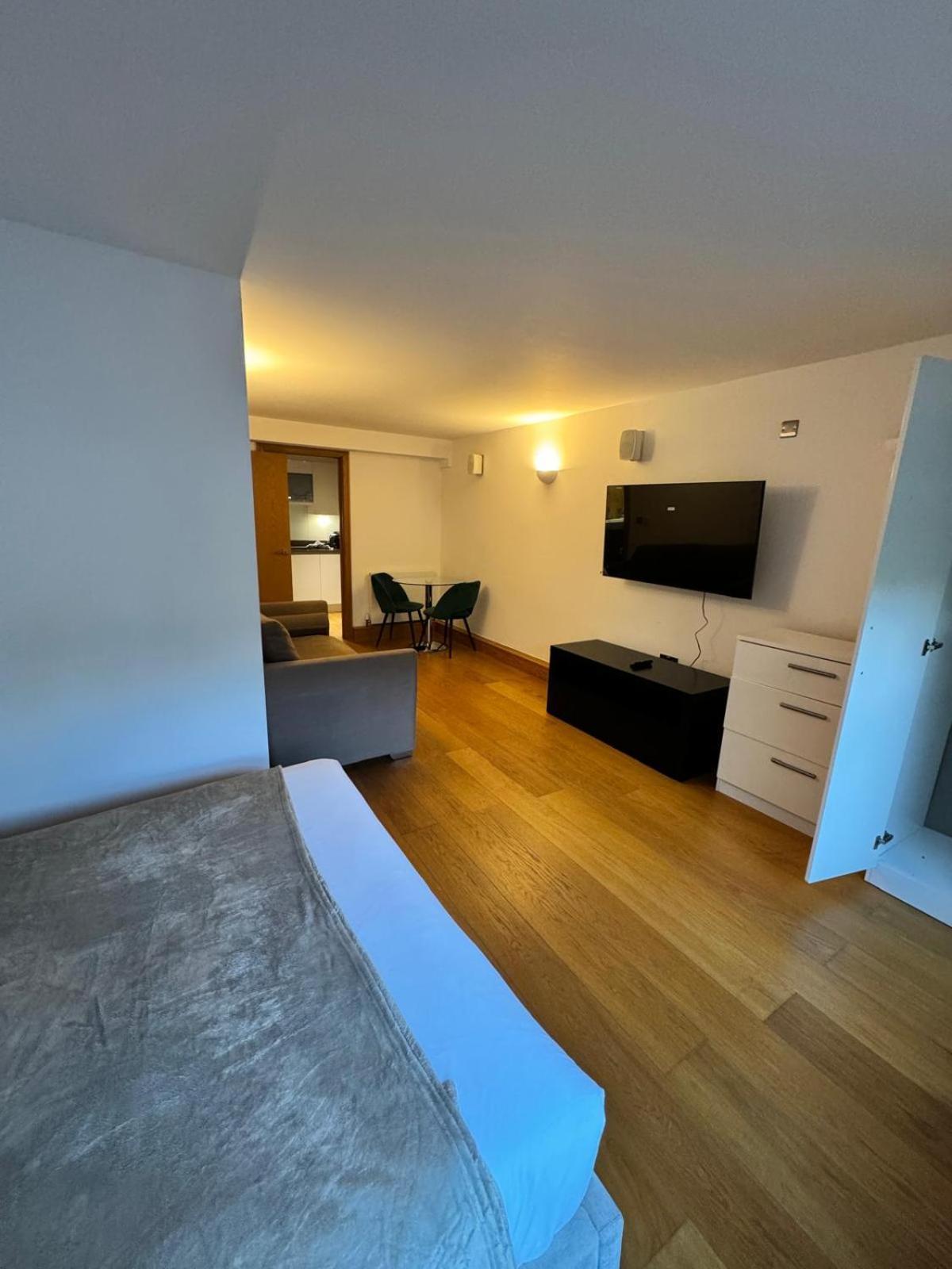 Westwood House Apartment