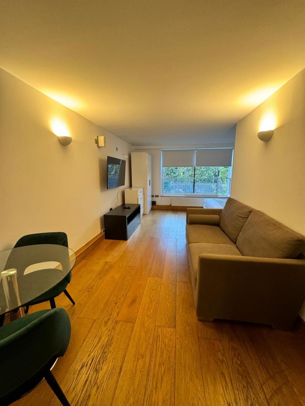 Westwood House Apartment