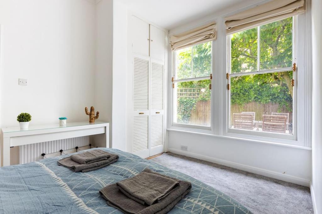 Lovely Garden Flat In Leilighet *