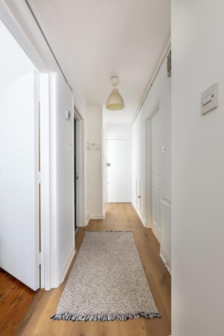 Lovely Garden Flat In Leilighet