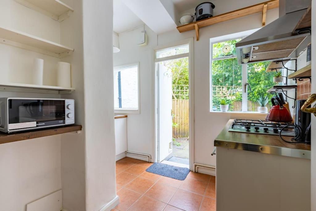 Leilighet Lovely Garden Flat In *