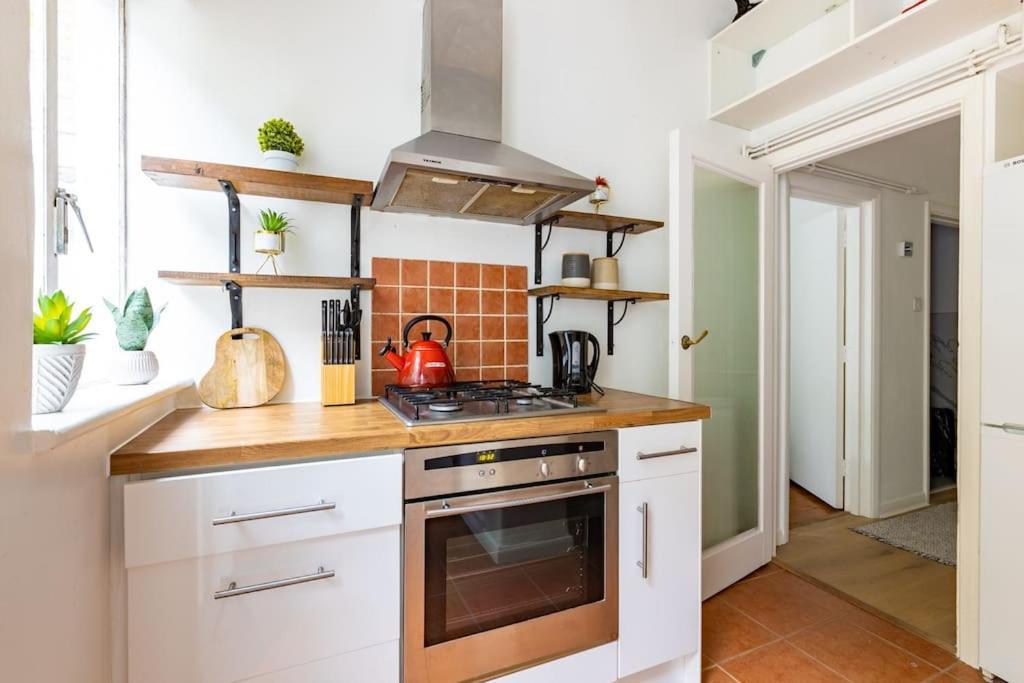 Leilighet Lovely Garden Flat In *