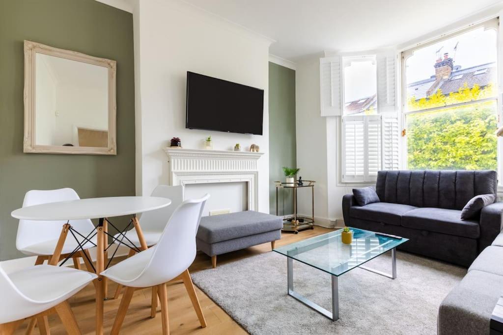 Leilighet Lovely Garden Flat In