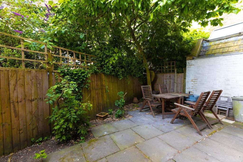 Leilighet Lovely Garden Flat In