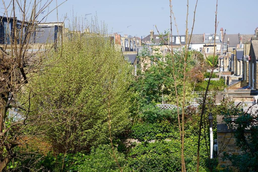 Glorious View Over The Park Appartement
