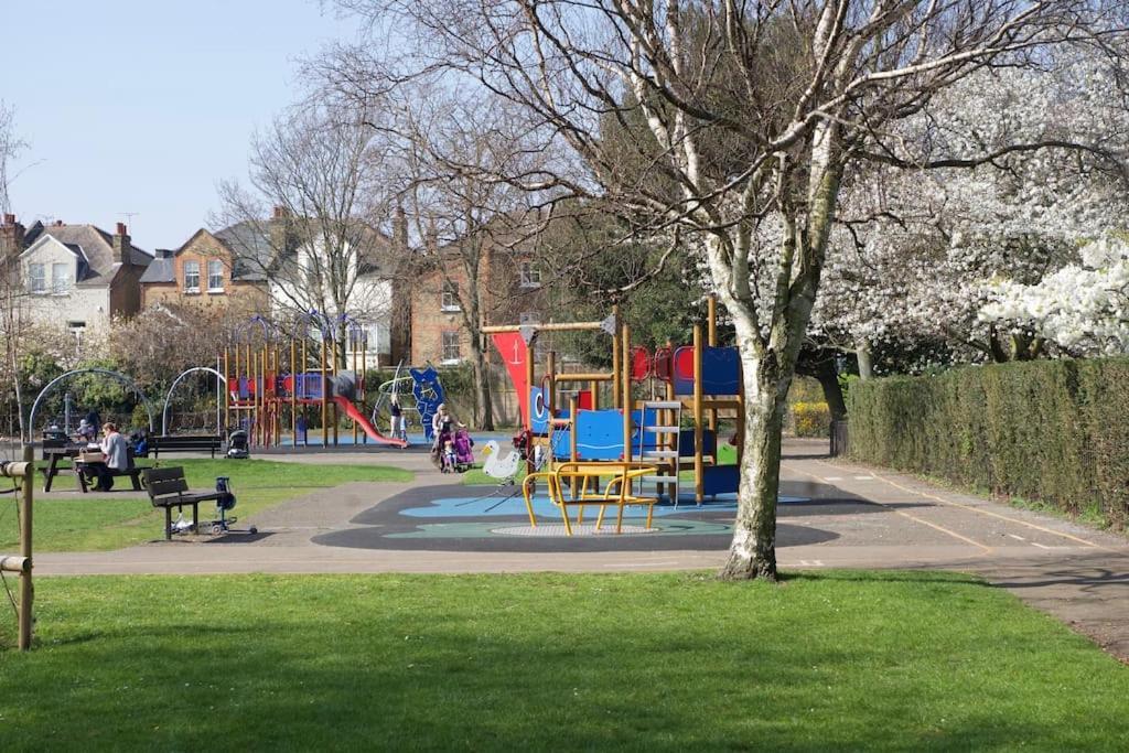 Glorious View Over The Park Londen
