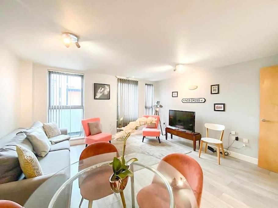 Contemporary Camden P2 Apartment *