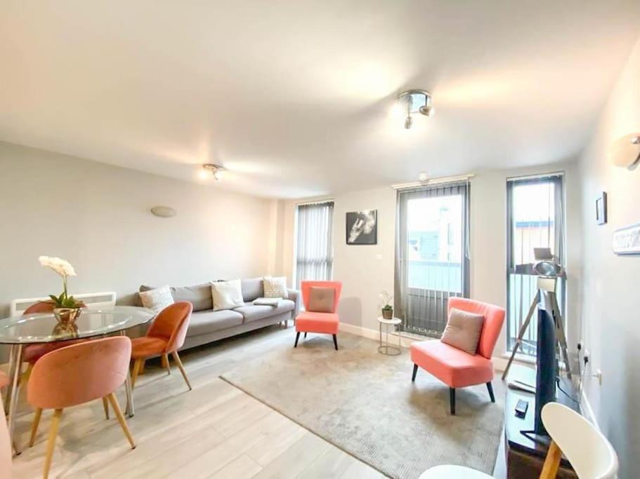 Apartment Contemporary Camden P2 *