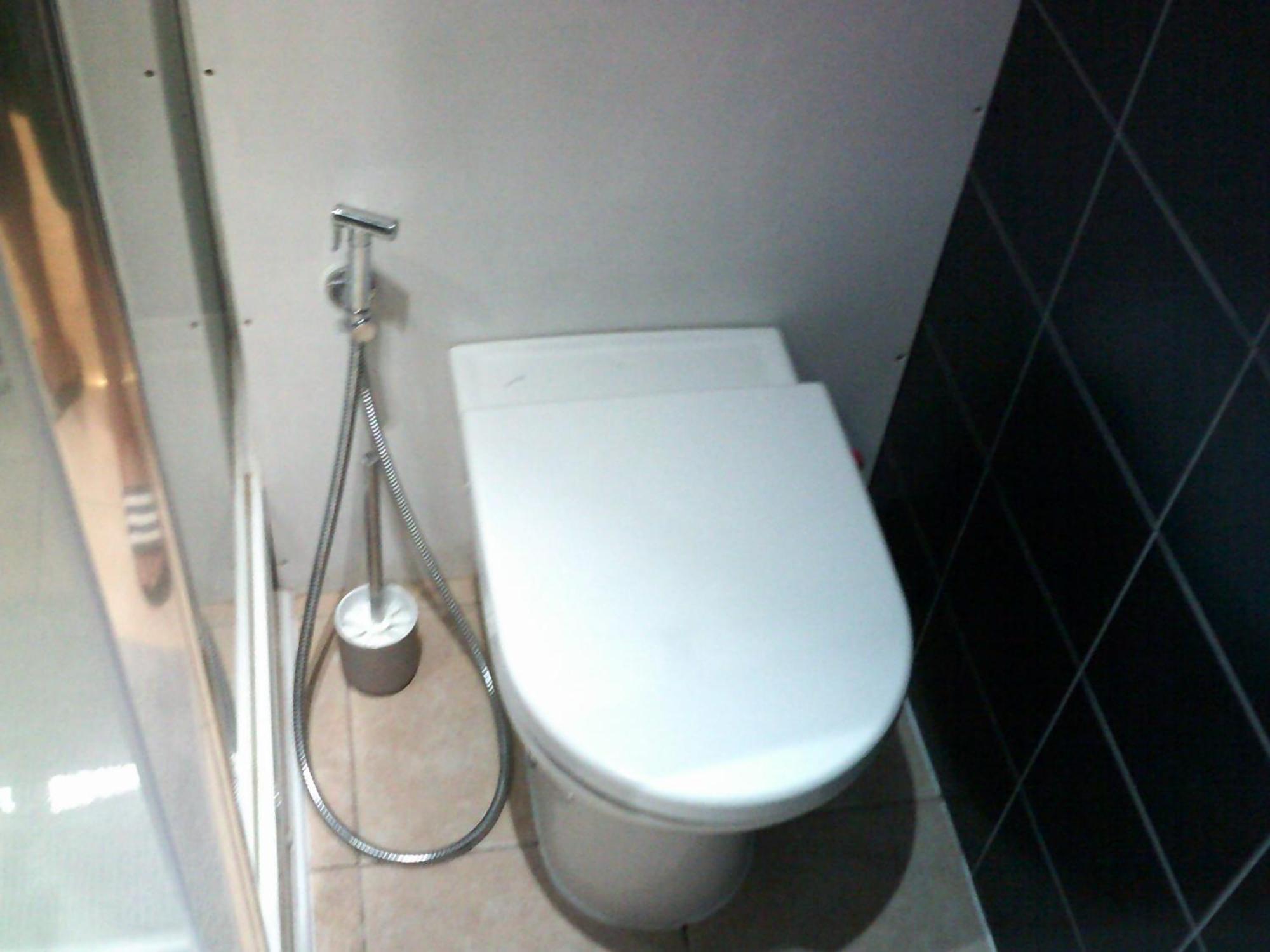 Newly Built Modern House With Free Parking * Londres