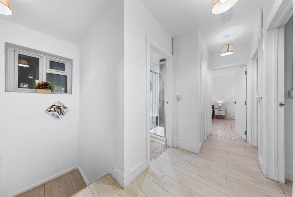 Near Kings Cross Sleep 12 Sp7 Apartment London