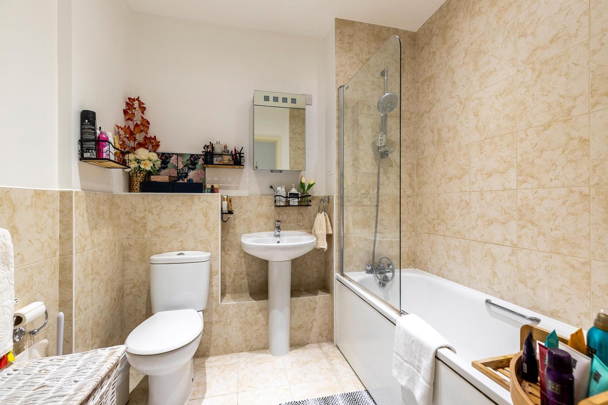 Canary Wharf Retreat With Scenic Balcony Views Apartment London