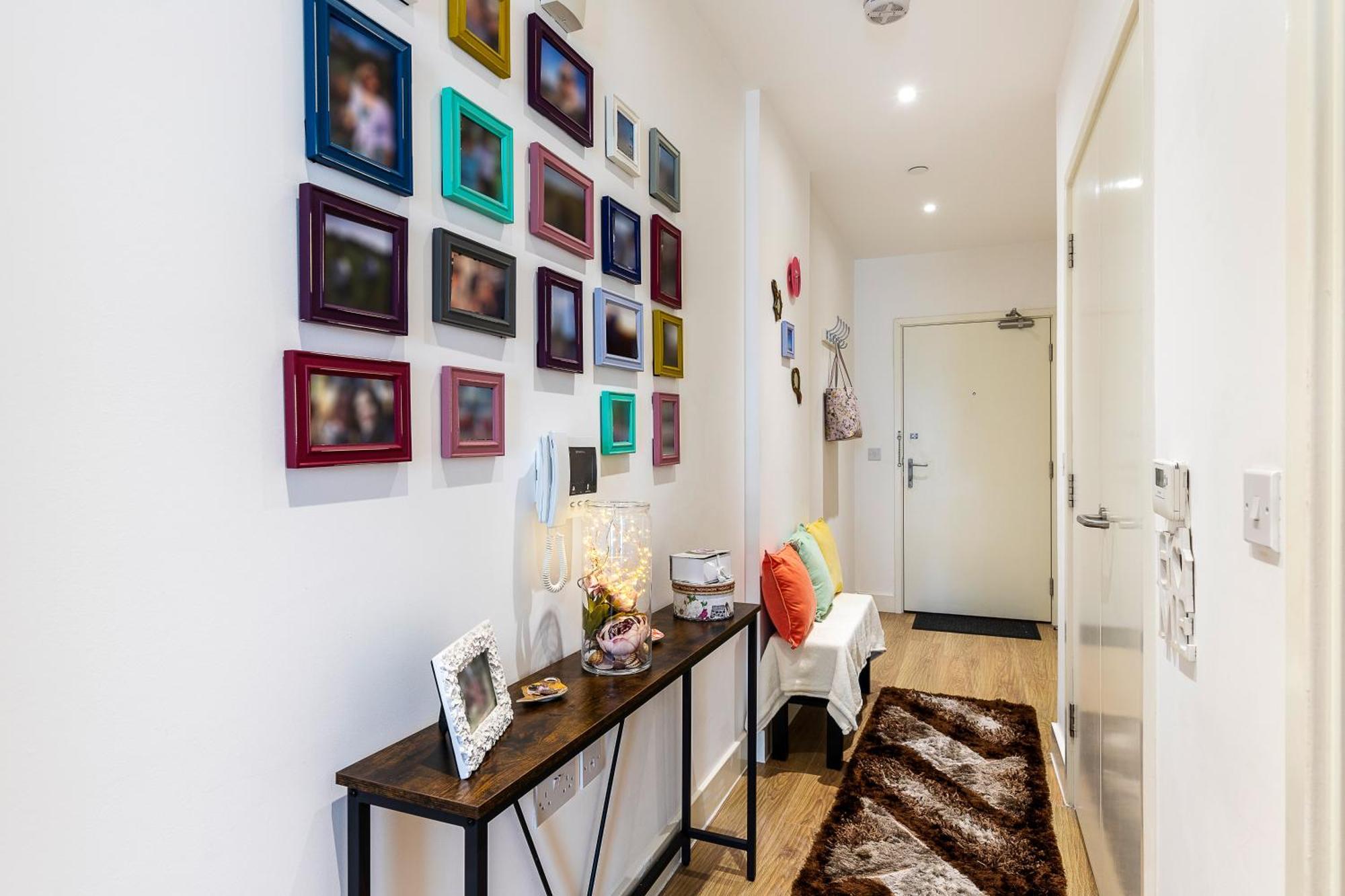 Canary Wharf Retreat With Scenic Balcony Views Apartment *