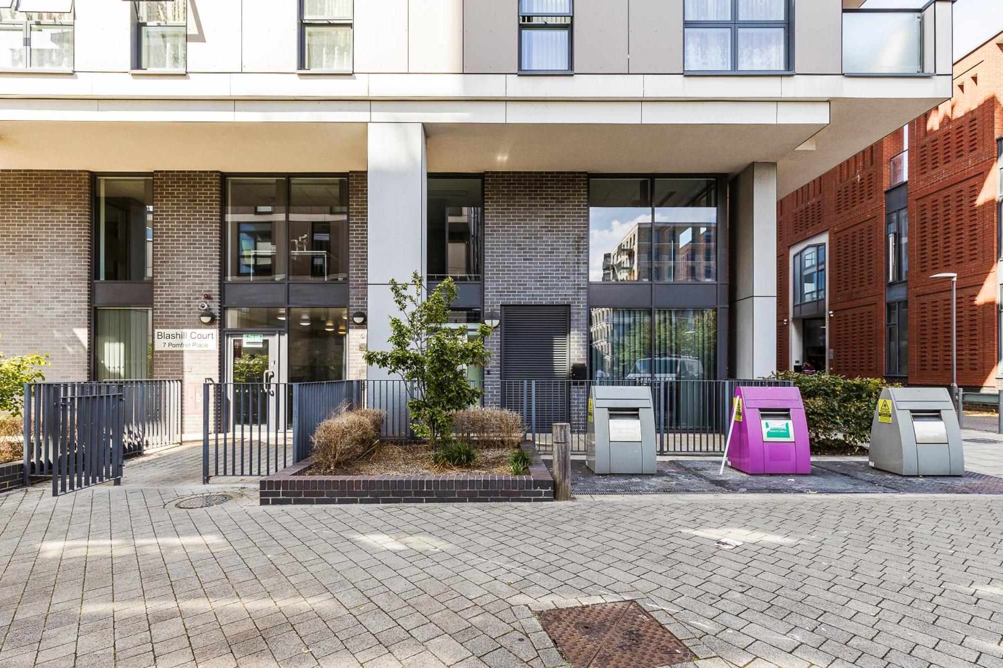 Canary Wharf Retreat With Scenic Balcony Views *