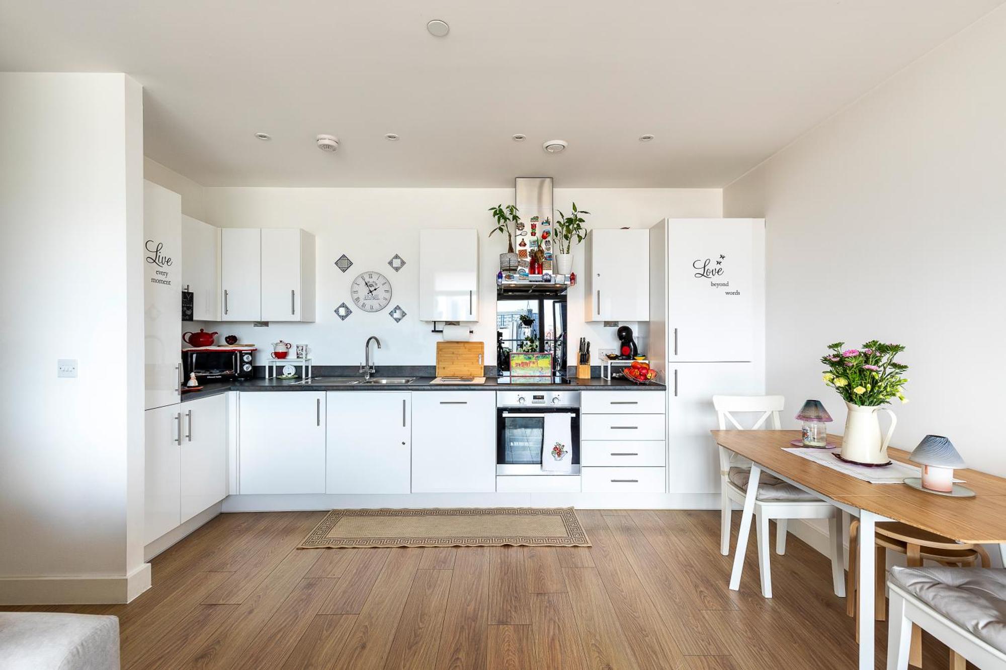 Apartment Canary Wharf Retreat With Scenic Balcony Views *