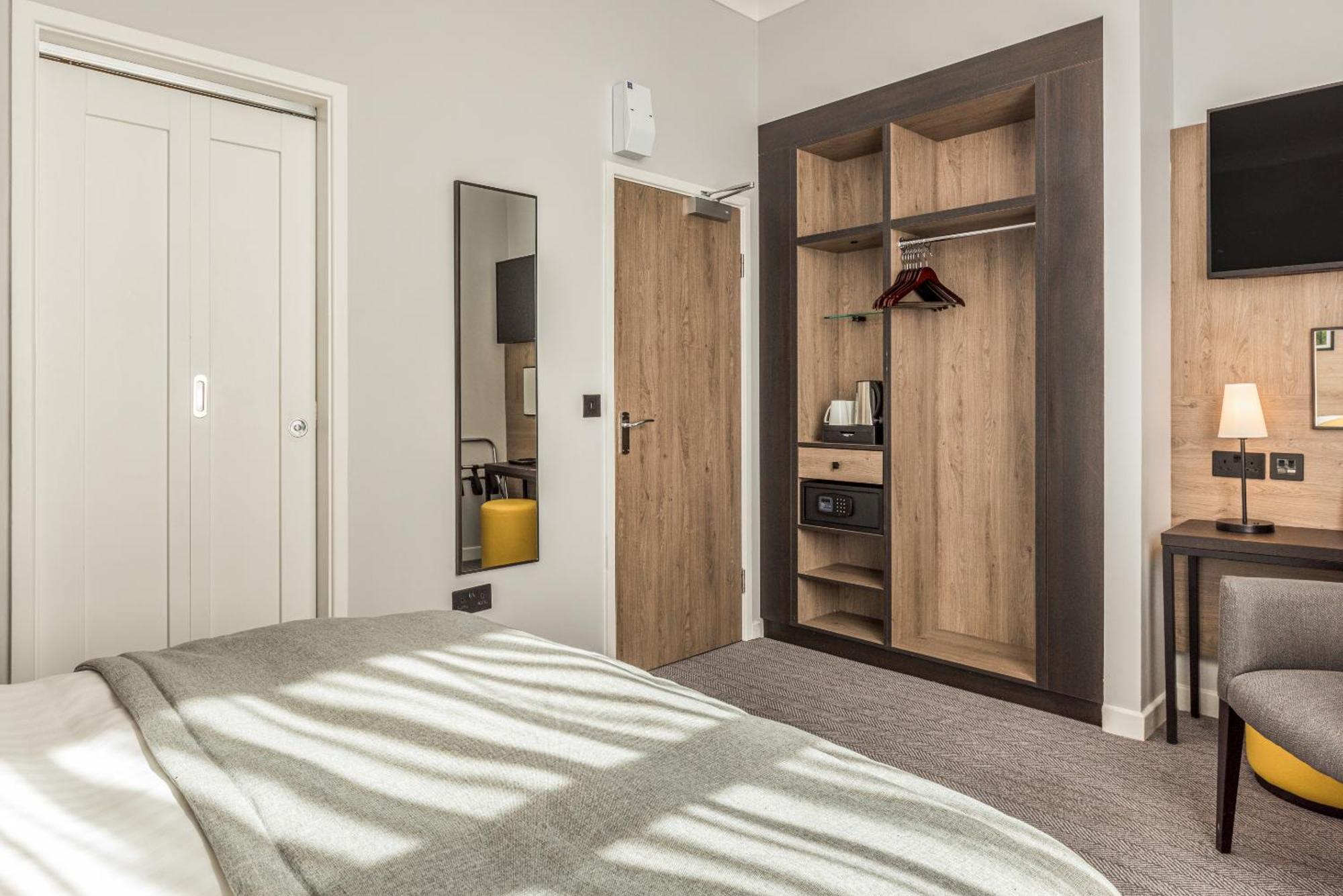 Princes Square 4*