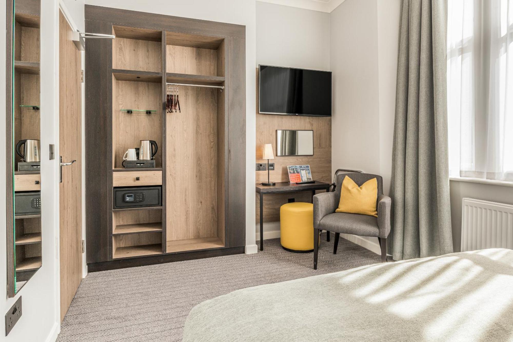 Princes Square Hotel