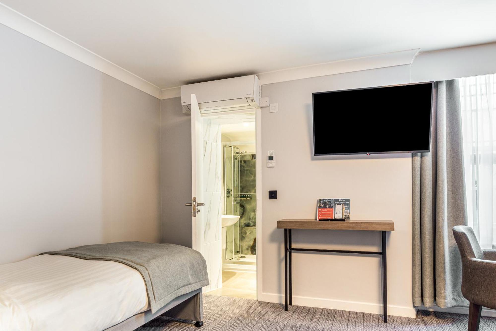Princes Square Hotel 4*