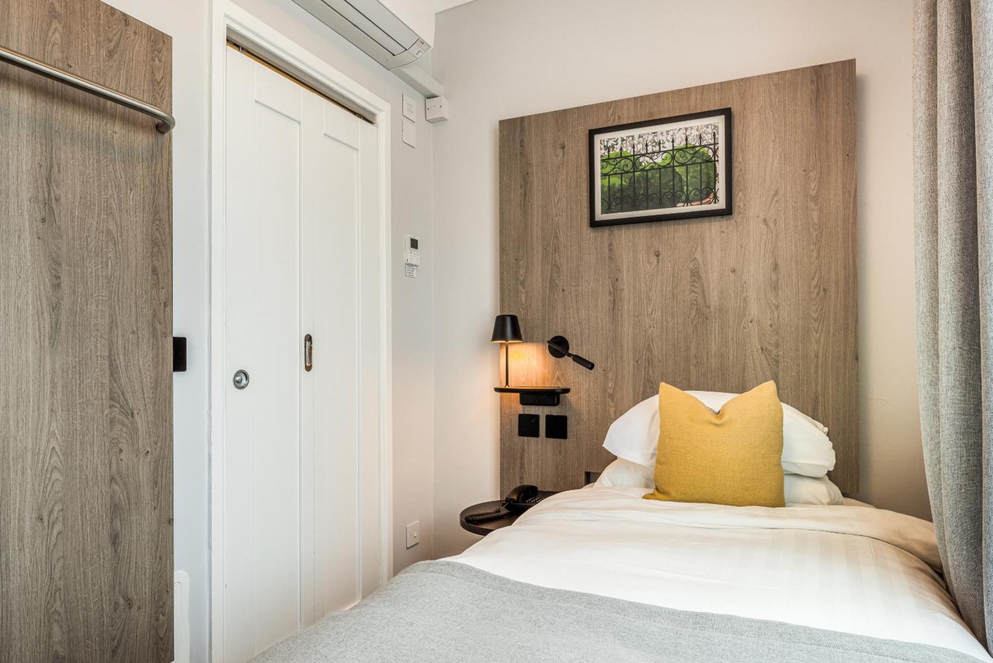 Princes Square Hotel 4*