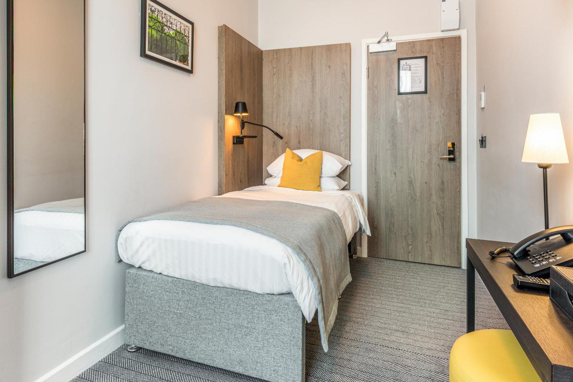 Princes Square Hotel 4*