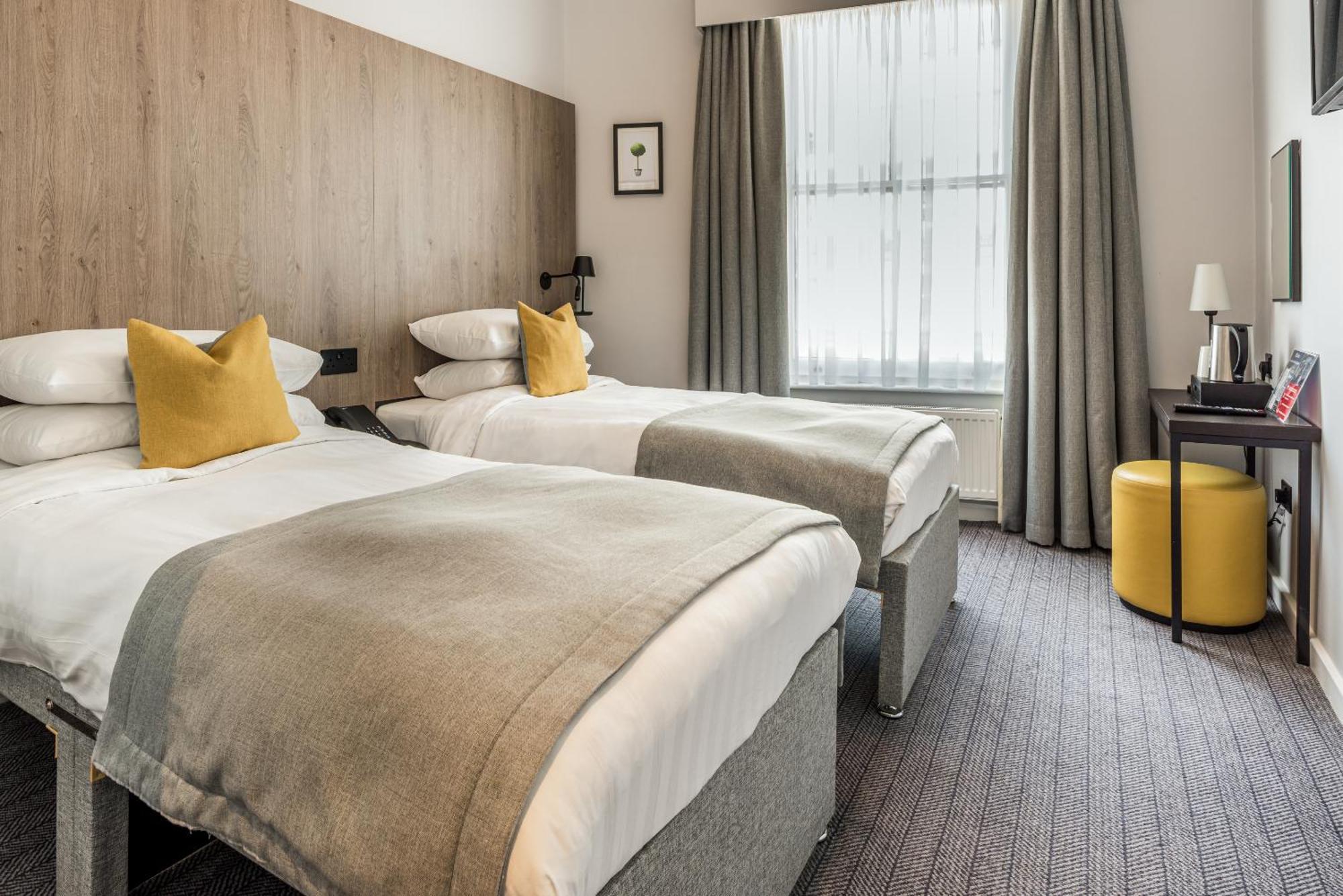 Princes Square Hotel 4*